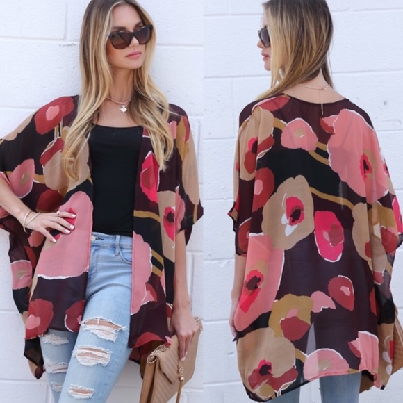 Davi & Dani Tops - Gorgeous Floral Print Kimono